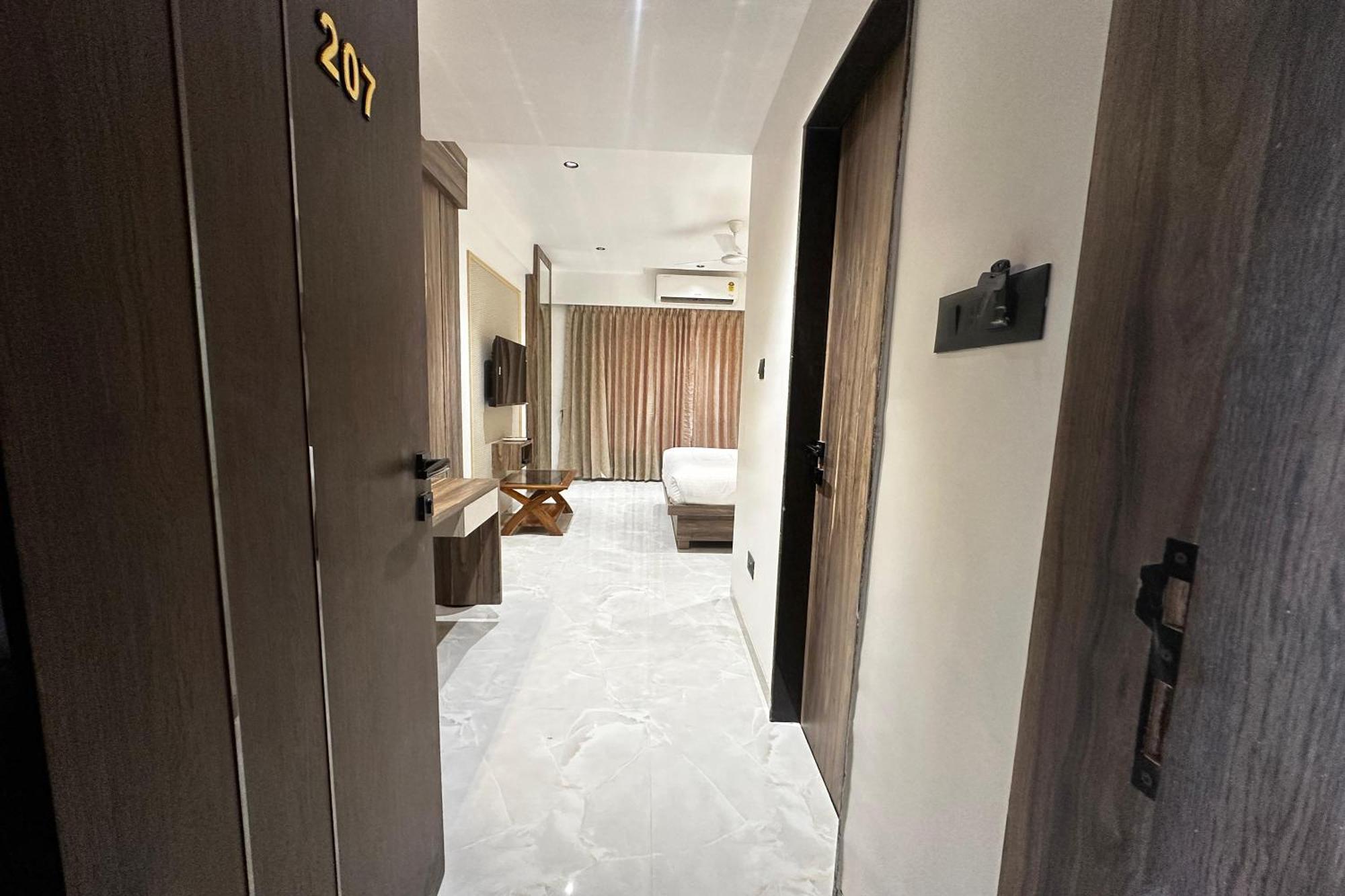 Hotel Kushala Grand, Dombivali Mangrul Exterior foto