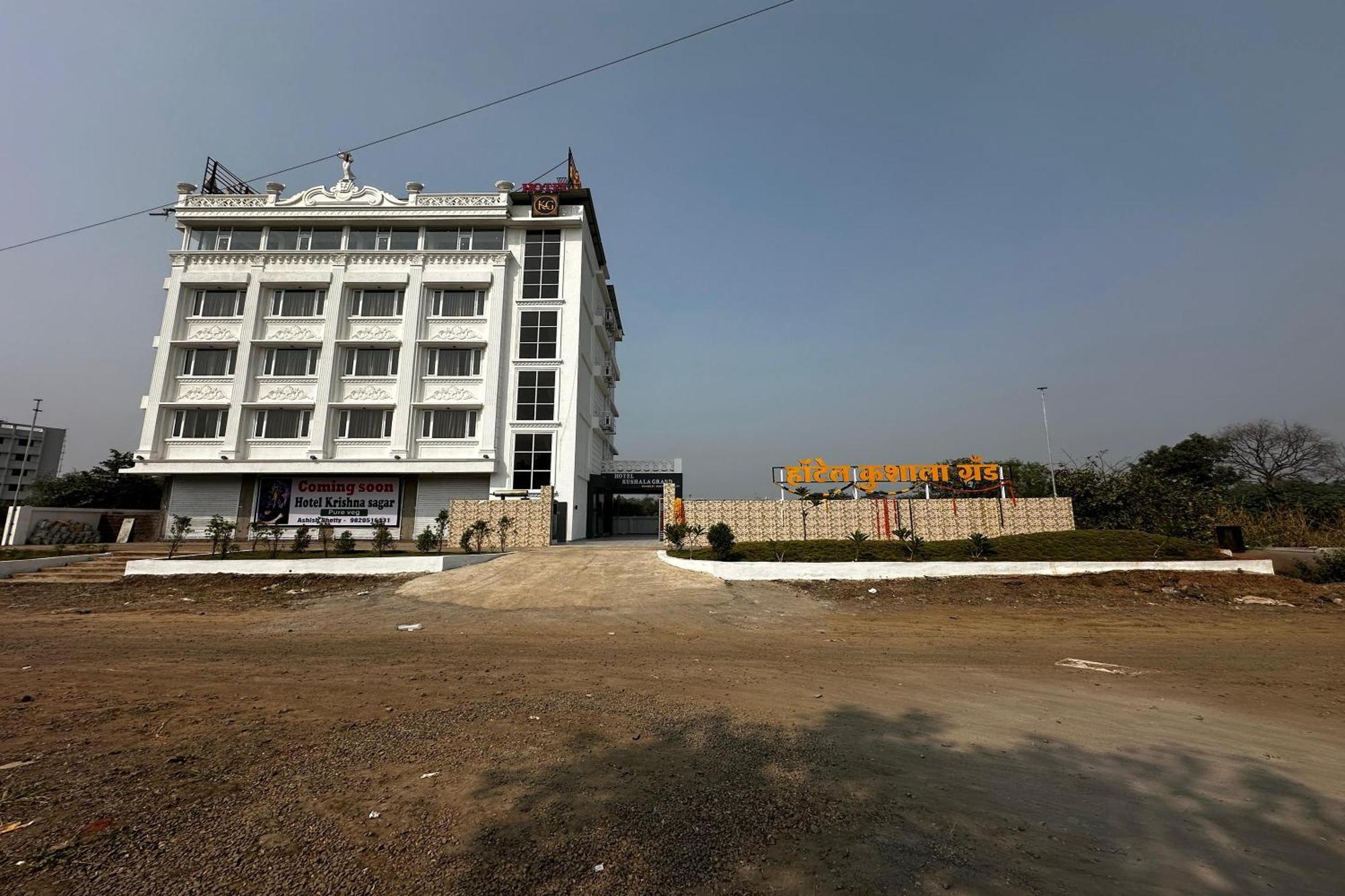 Hotel Kushala Grand, Dombivali Mangrul Exterior foto